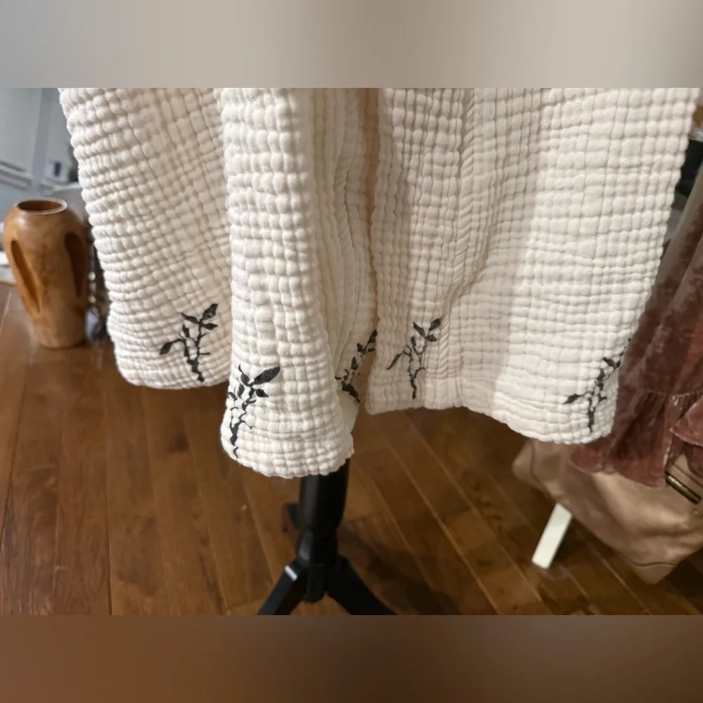 The Gacca Wood Block Print Cream Tree Print Women's Muslin Jacket Kimono Robe